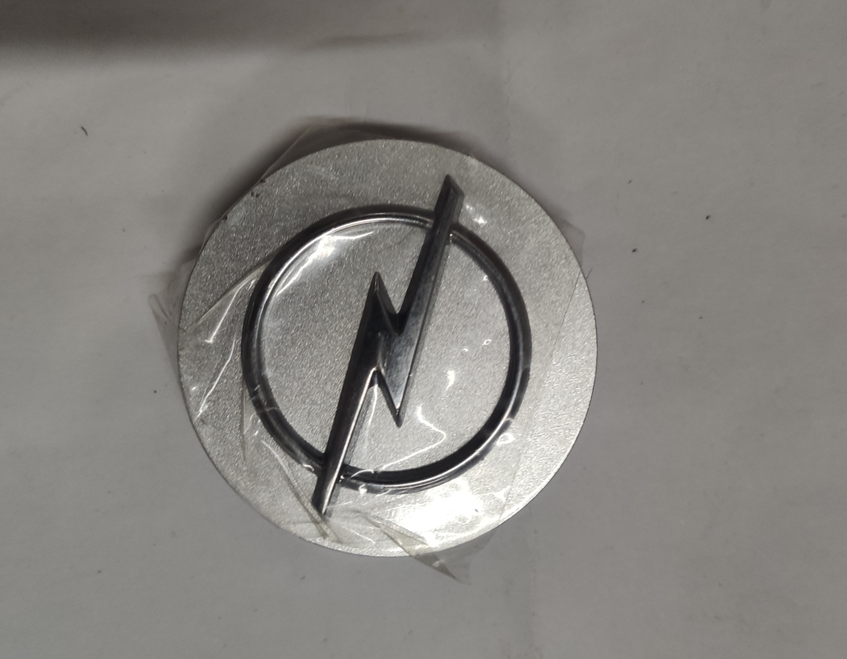 欧宝安德拉轮盖