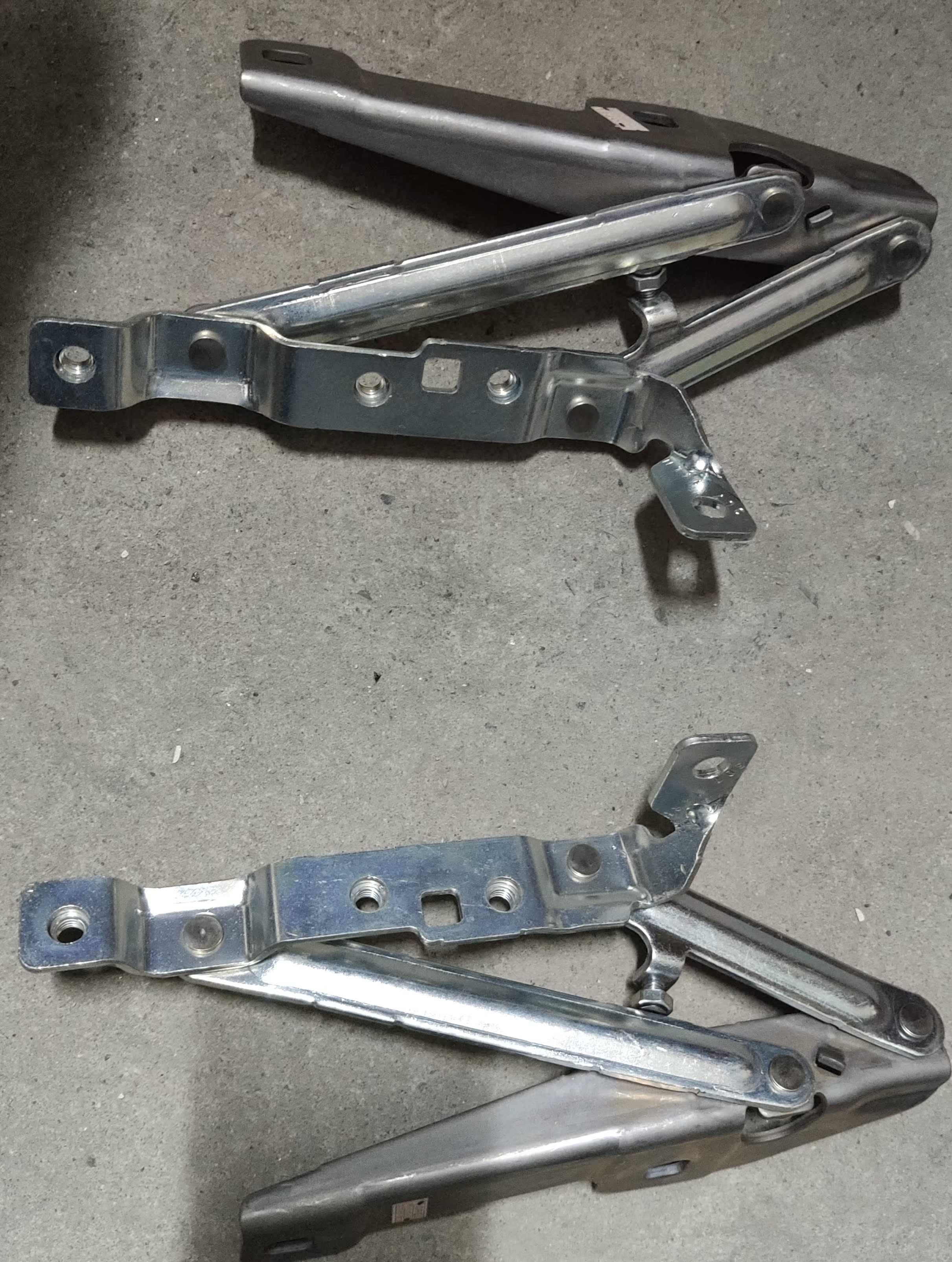 欧宝英速亚机盖铰链