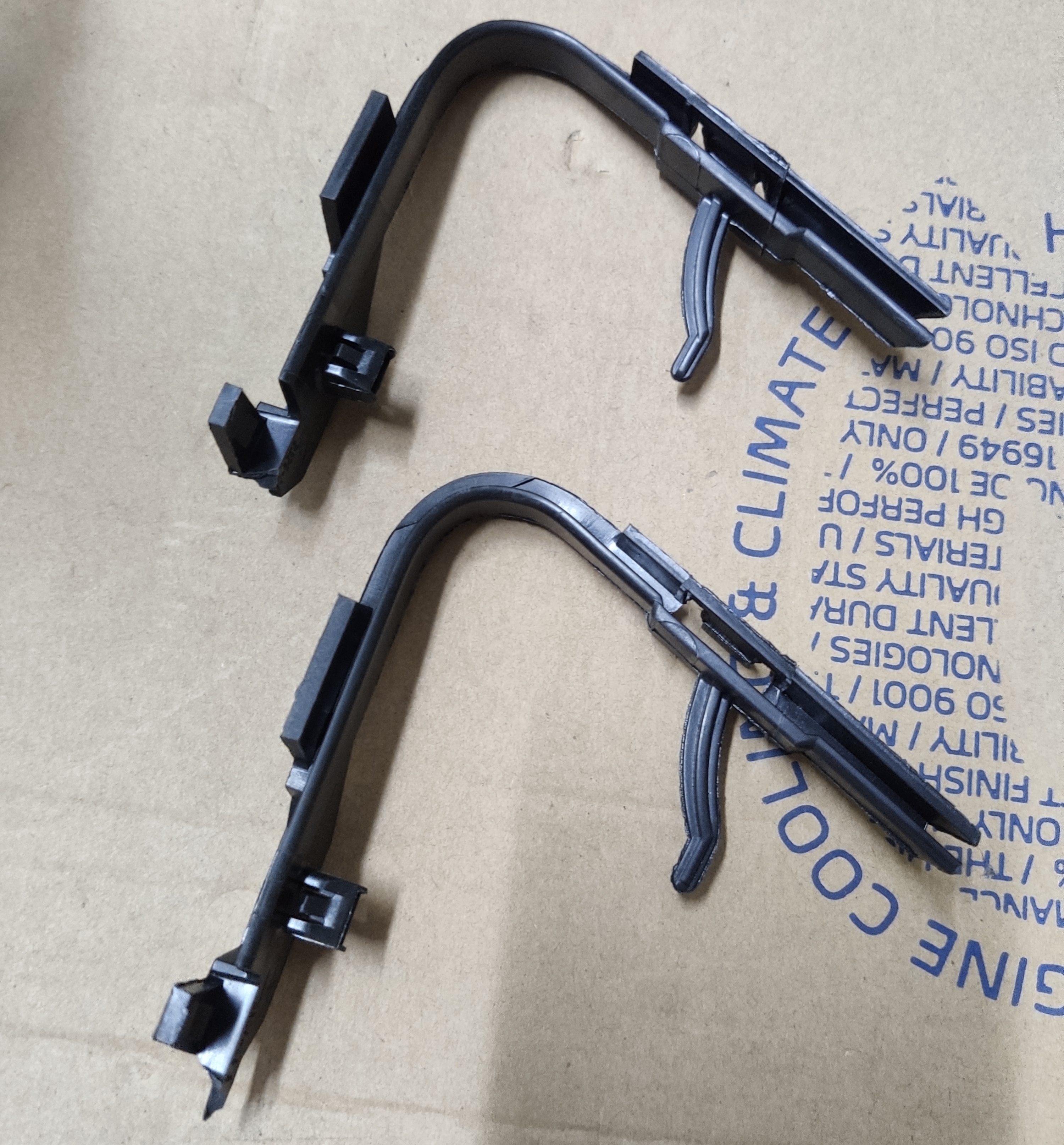 克莱斯勒大捷龙前杠固定条左