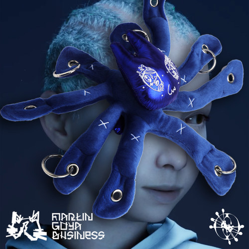 马丁·戈雅使用猫咪玩偶手偶pp棉