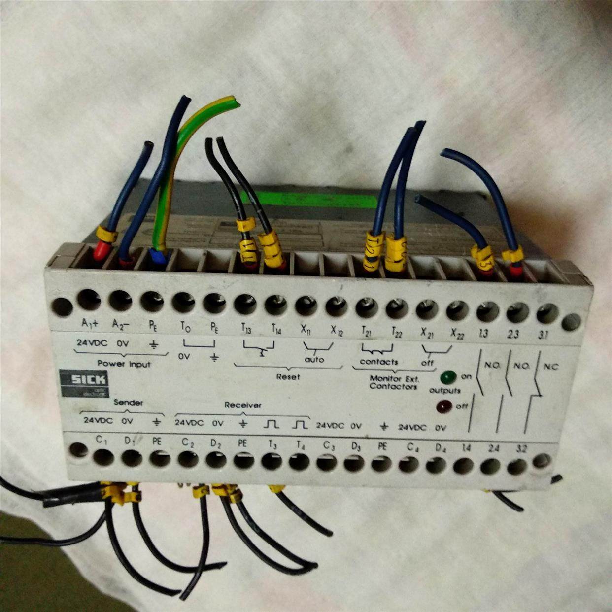 议价施克SICK LCUX1-400 安全继电器 机
