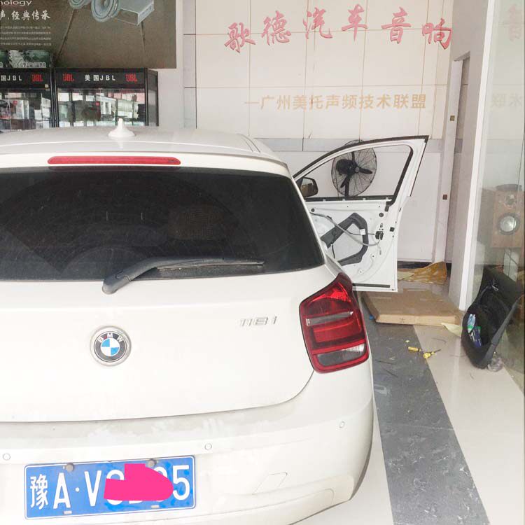 宝马118I120I宝马320F35音响改装惠威套装喇叭隔音汽车音响改装