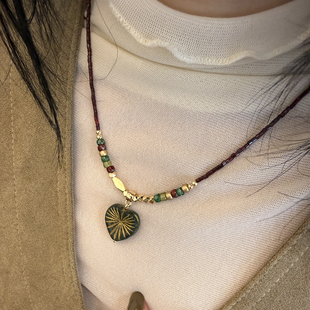 原创小众复古轻奢高级感进口捷克琉璃珠爱心吊坠手工串珠项链颈链