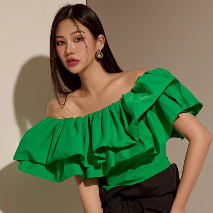 绿色显白高级感小众甜美名媛风炸街减龄甜美露肩荷叶边上衣