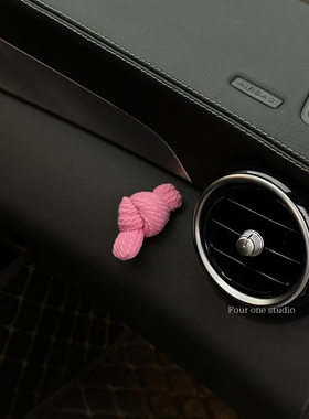 简约可爱纽结车载挂钩汽车前排多功能粘钩车内收纳女生新车礼物