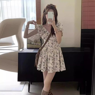法式 收腰显瘦气质甜美小个子短裙 温柔风V领碎花连衣裙女夏季 新款