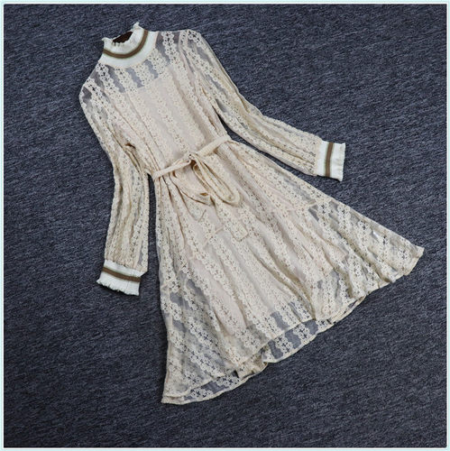 2022秋冬飘P8系列1 衣佳人折扣女 木耳边领 蕾丝女人味十足连衣裙