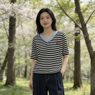 2026夏莱L系列1 衣佳人折扣女装 V字领 条纹清新 短袖针织衫163
