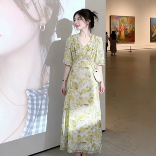 2026夏魅M系列 衣佳人折扣女装 V字领 钉珠 碎花长裙连衣裙 2131