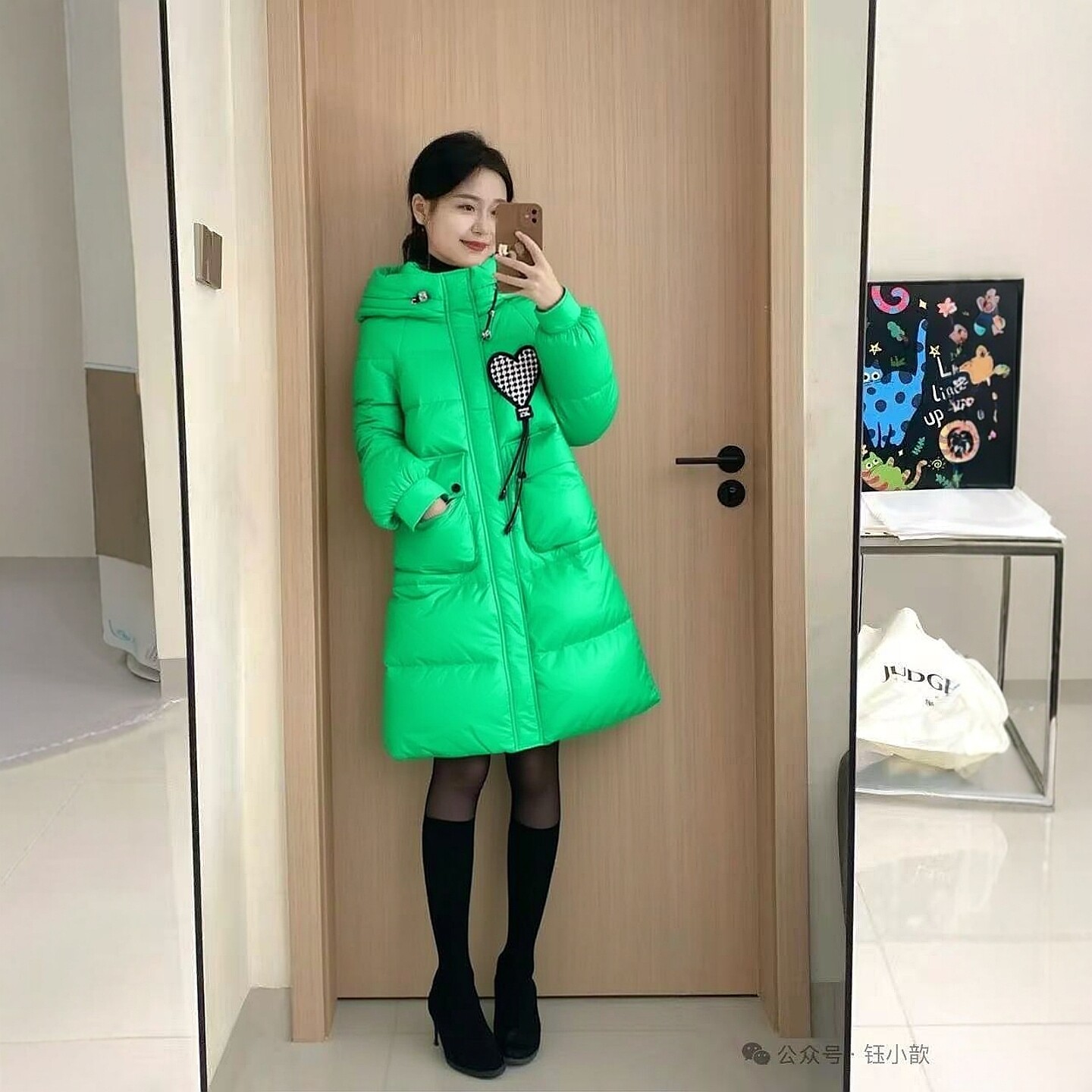 2025冬九T系列 衣佳人折扣女装 连帽 爱心图案 加厚 厚实羽绒服14