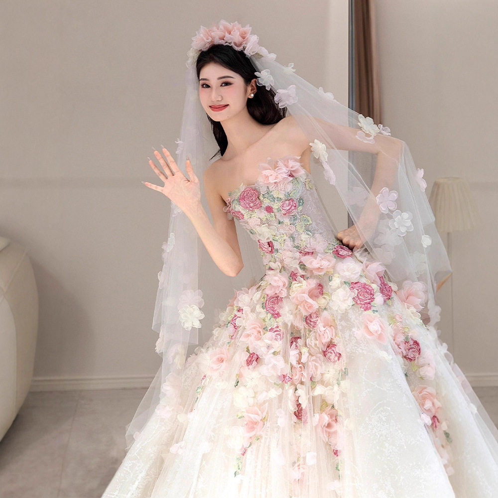 莫奈花园玫瑰婚纱礼服2026新款新娘主纱高级质感法式轻抹胸出门纱