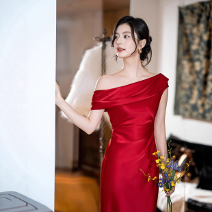 敬酒服新娘2026红色订婚礼服法式 斜肩轻奢高端小众新娘结婚敬酒服