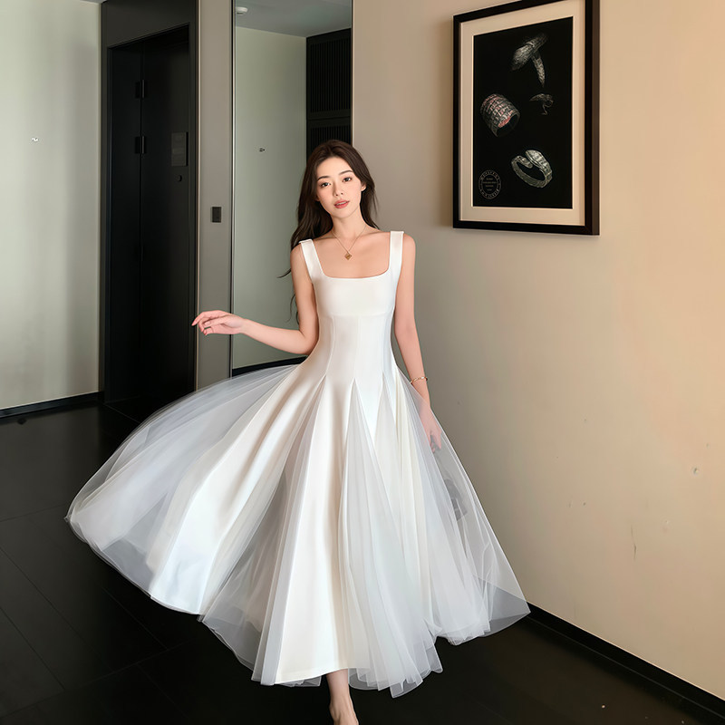 白色吊带连衣裙女2026新款网纱蓬蓬裙高级感生日订婚礼服小白裙子