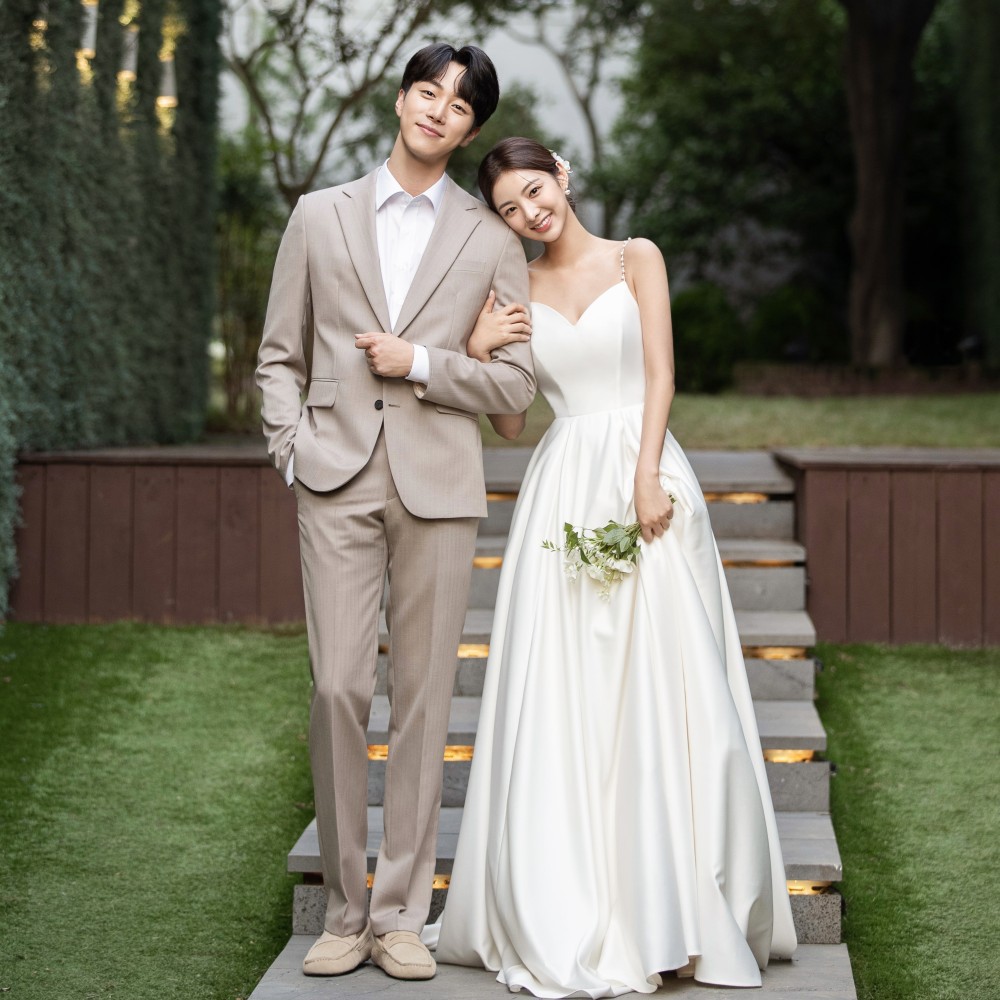 法式缎面轻婚纱2026新款新娘简约气质鱼尾出门纱小拖尾迎宾礼服裙