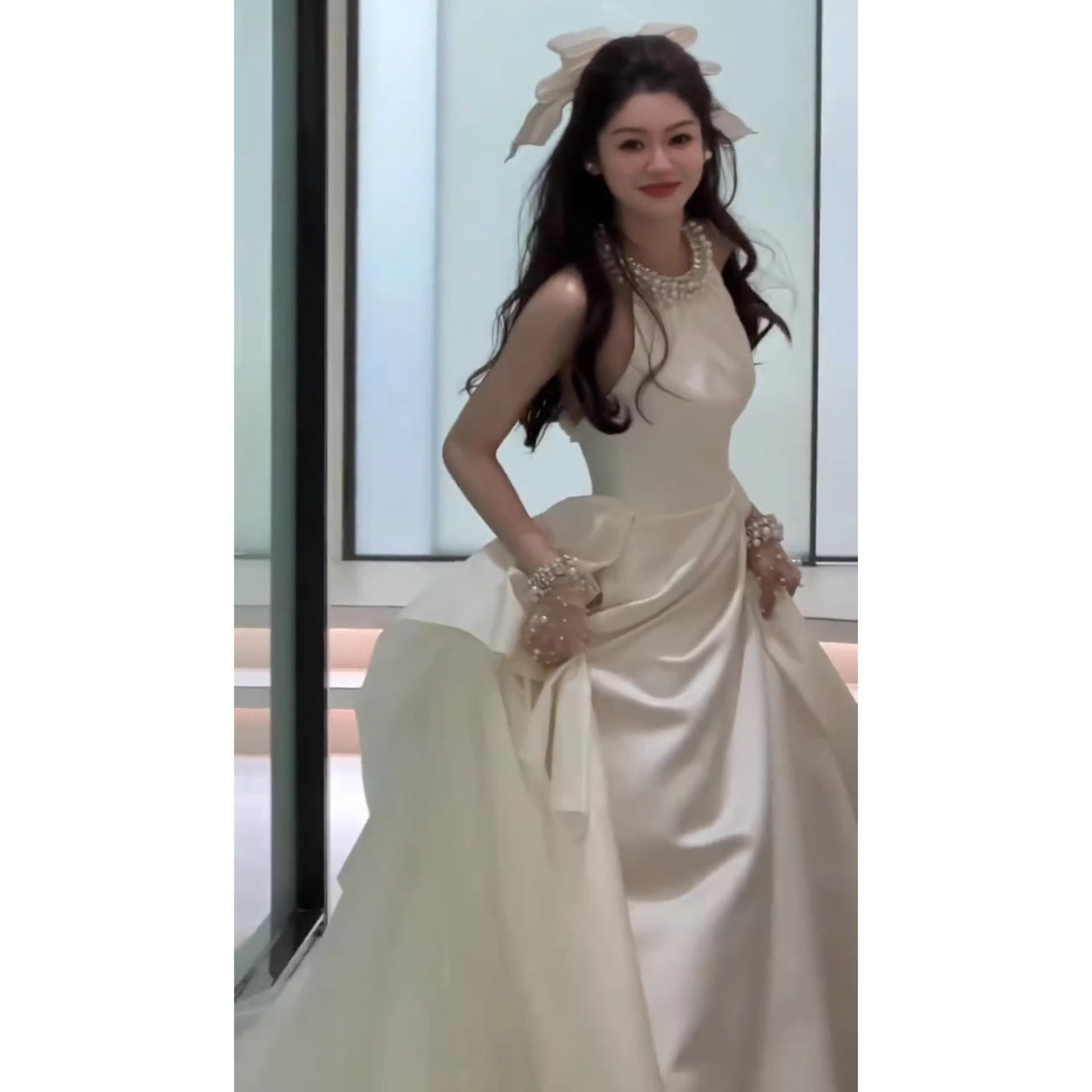春季新款时尚舒适缎面白小拖尾2026浪漫轻婚纱订婚晚会欧式礼服