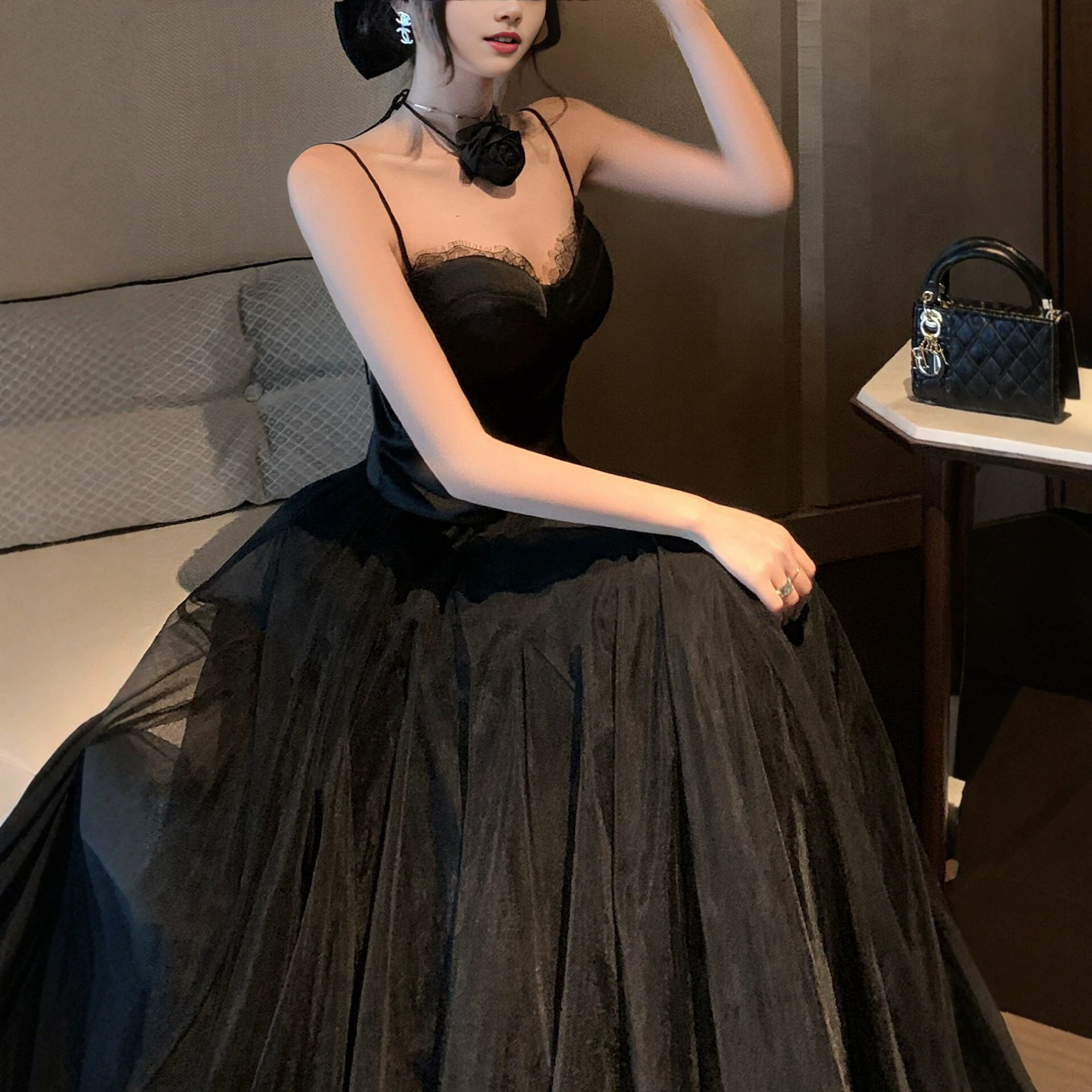 法式赫本风网纱拼接绝美吊带晚礼服女黑色复古名媛气质宴会连衣裙