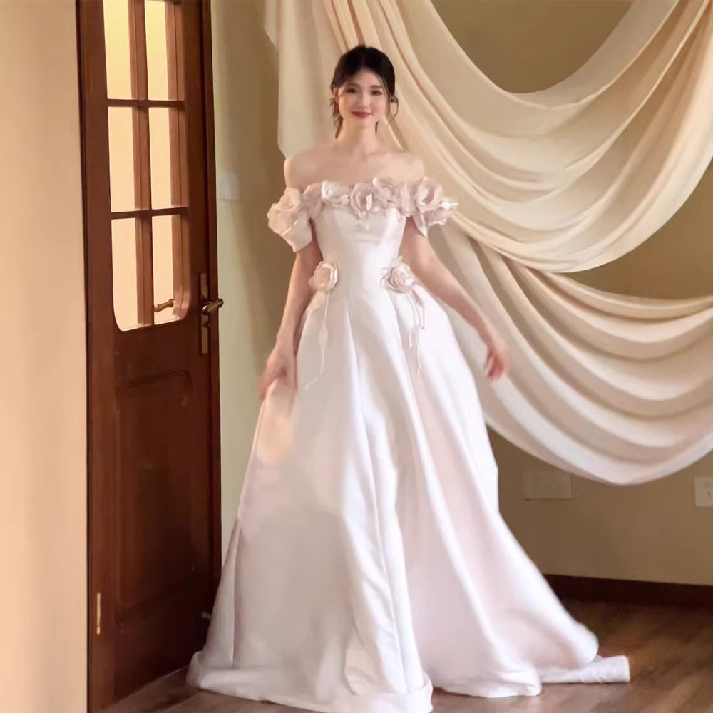 法式缎面婚纱新娘一字肩高级感花朵气质大码出门纱迎宾送客轻婚纱