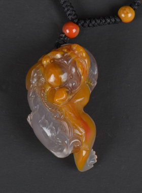 战国红玛瑙貔貅吊坠宣化料手工雕刻红黄相间编制珠链41*22*16mm