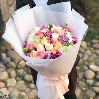 11朵19朵33红玫瑰礼盒鲜花速递安康市汉滨区旬阳县同城店送花上门