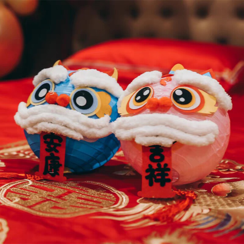 结婚姐妹团拍照中式醒狮灯笼图片