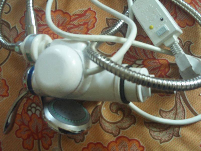 厂家直销 带隔电墙洗澡淋浴即热式电热水器/电热水龙头原厂正品