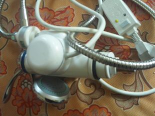 厂家直销 带隔电墙洗澡淋浴即热式电热水器/电热水龙头原厂正品