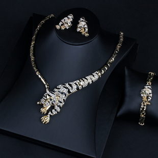 欧美豹子项链耳环手链三件套装 装 女个性 时尚 锁骨链夸张 饰项链短款