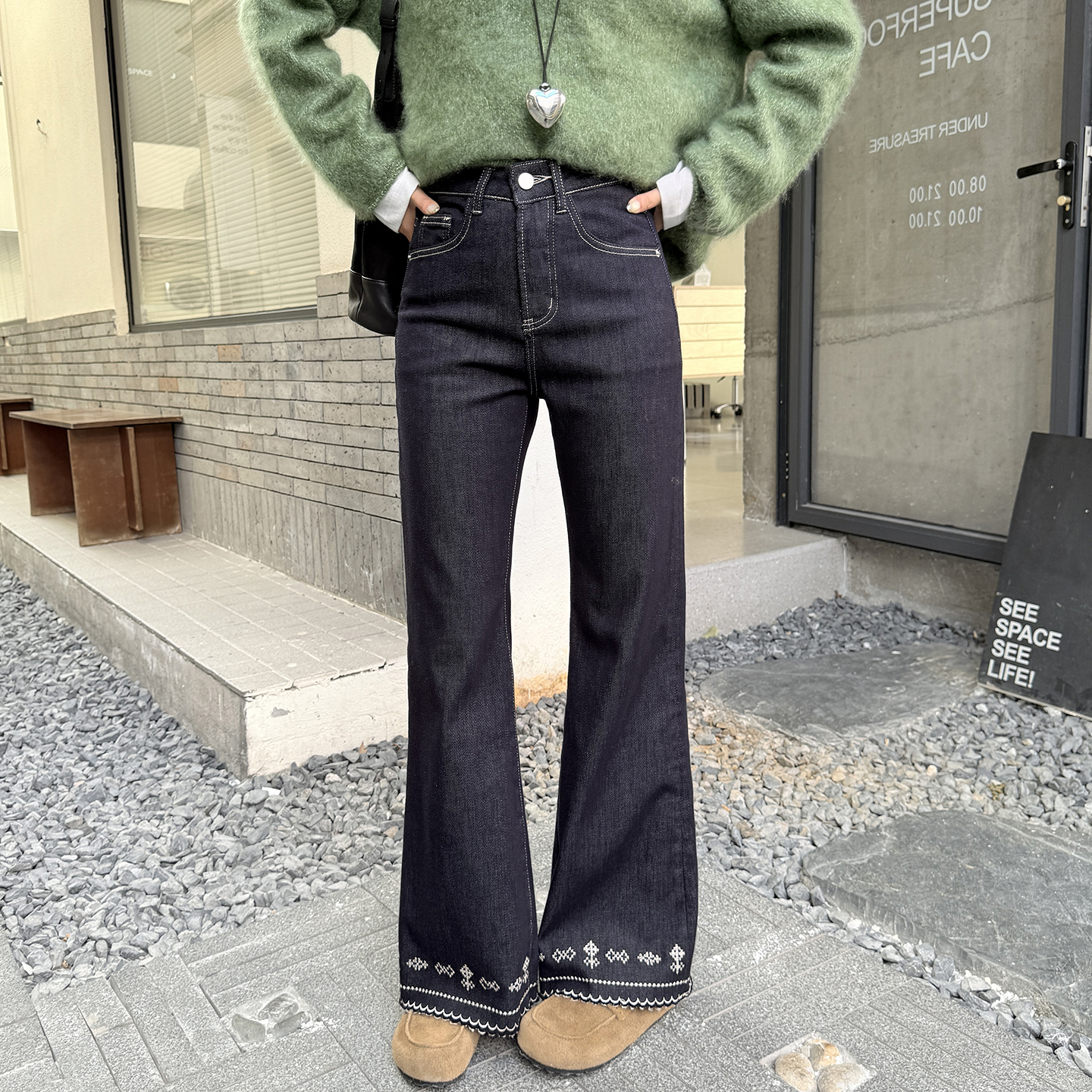 颜值绝了~刺绣微喇加绒牛仔裤女秋冬2025新款直筒宽松阔腿喇叭裤