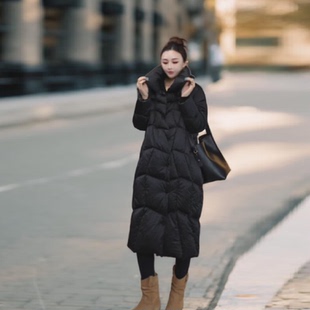 显瘦连帽羽绒服女长款冬季2025新款宽松设计感高端加厚茧型外套