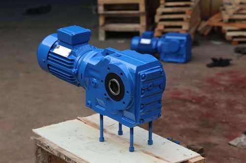 R67E90S4NA20-M1-II-1.5KW减速机SAT37-NA39-0.37KW-M2-II-B电机