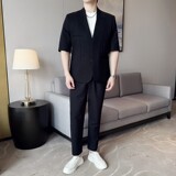 黑色