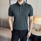墨绿色