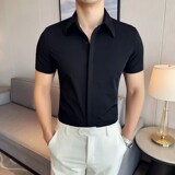 黑色