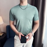 墨绿色