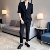 黑色