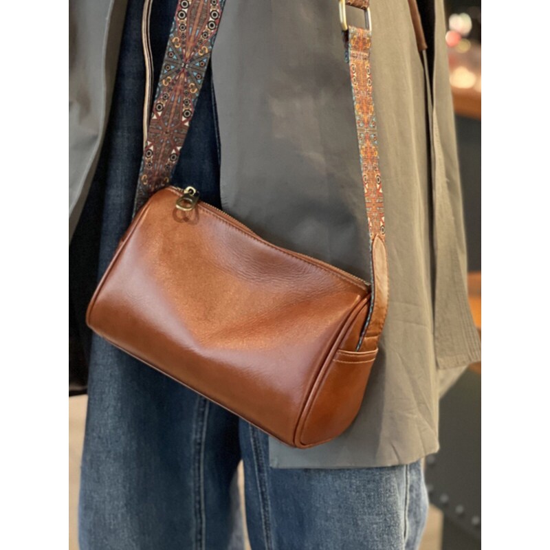 牛皮小包包女2026新款真皮枕头包时尚复古单肩斜挎包宽肩带圆筒包