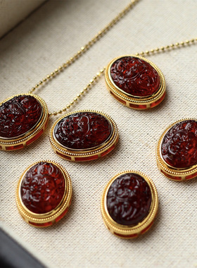 复古s925银镶嵌大黑天天然净水血珀表盘吊坠两用款吊坠银琥珀