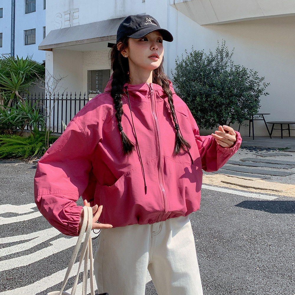 春装现货26年火龙果色冲锋衣外套XW1042P145K218，女装短外套，浙宝171