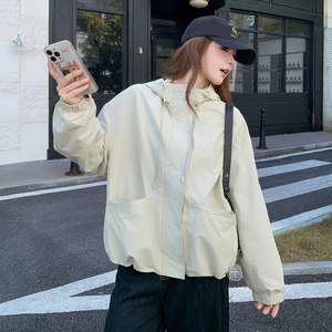 现货 2026年春装新款口袋刺绣风衣外套 XW727 P155 K238，女装短外套，浙宝171