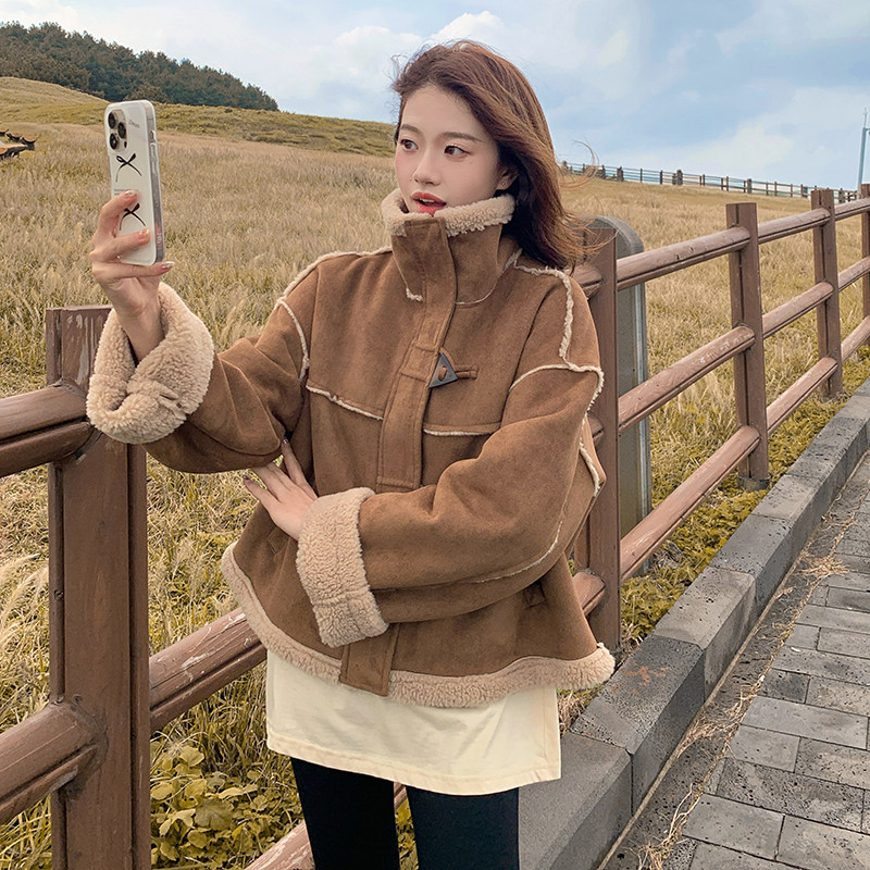 咖色牛角扣短款羊羔毛外套女2024冬季新品皮毛一体麂皮绒加厚棉服,女装短外套,浙宝171