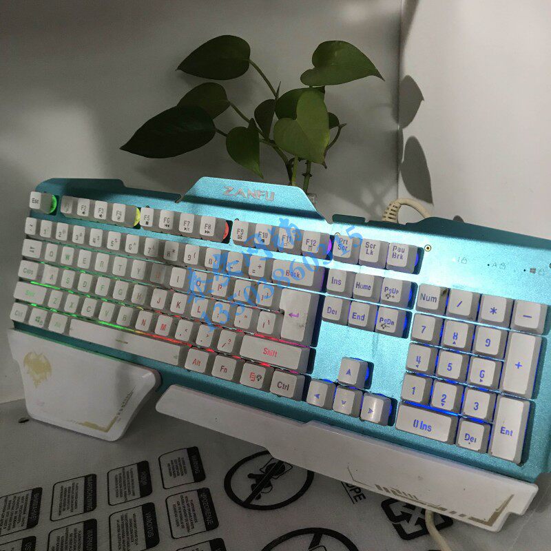 战蝠 L610 蝠将电竞游戏机械手感键盘背光多彩金属悬浮键帽手托