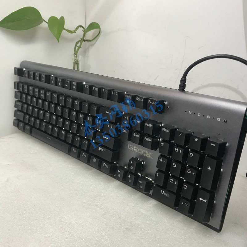 甲品防水GK718光轴游戏电竟机械键盘流光RGB侧灯纯白光背灯支脚架