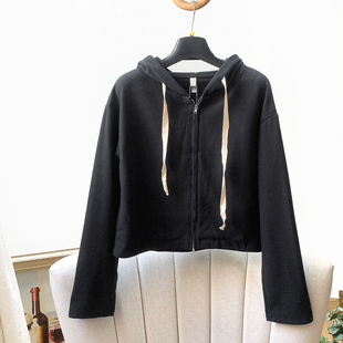 无假期的人】撤柜单!时髦街头休闲运动风短款连帽卫衣女外套春夏