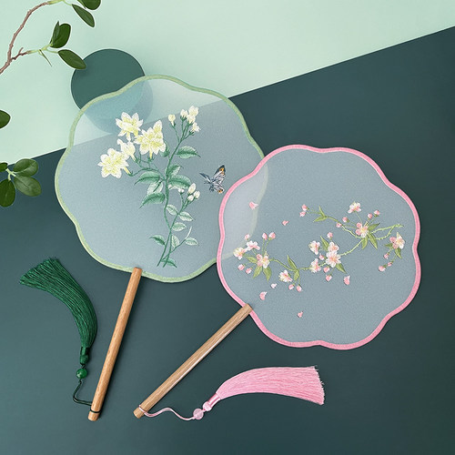 双面刺绣汉服旗袍走秀舞蹈团扇