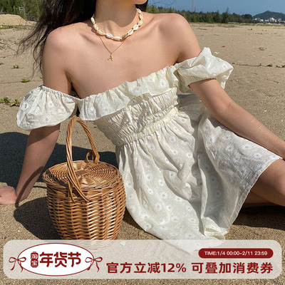 法式泡泡袖一字领雏菊连衣裙