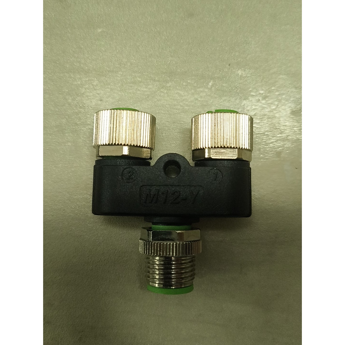 Y型分支连接器:一公分二母,万用表测量是4针通,一个四芯公头议价