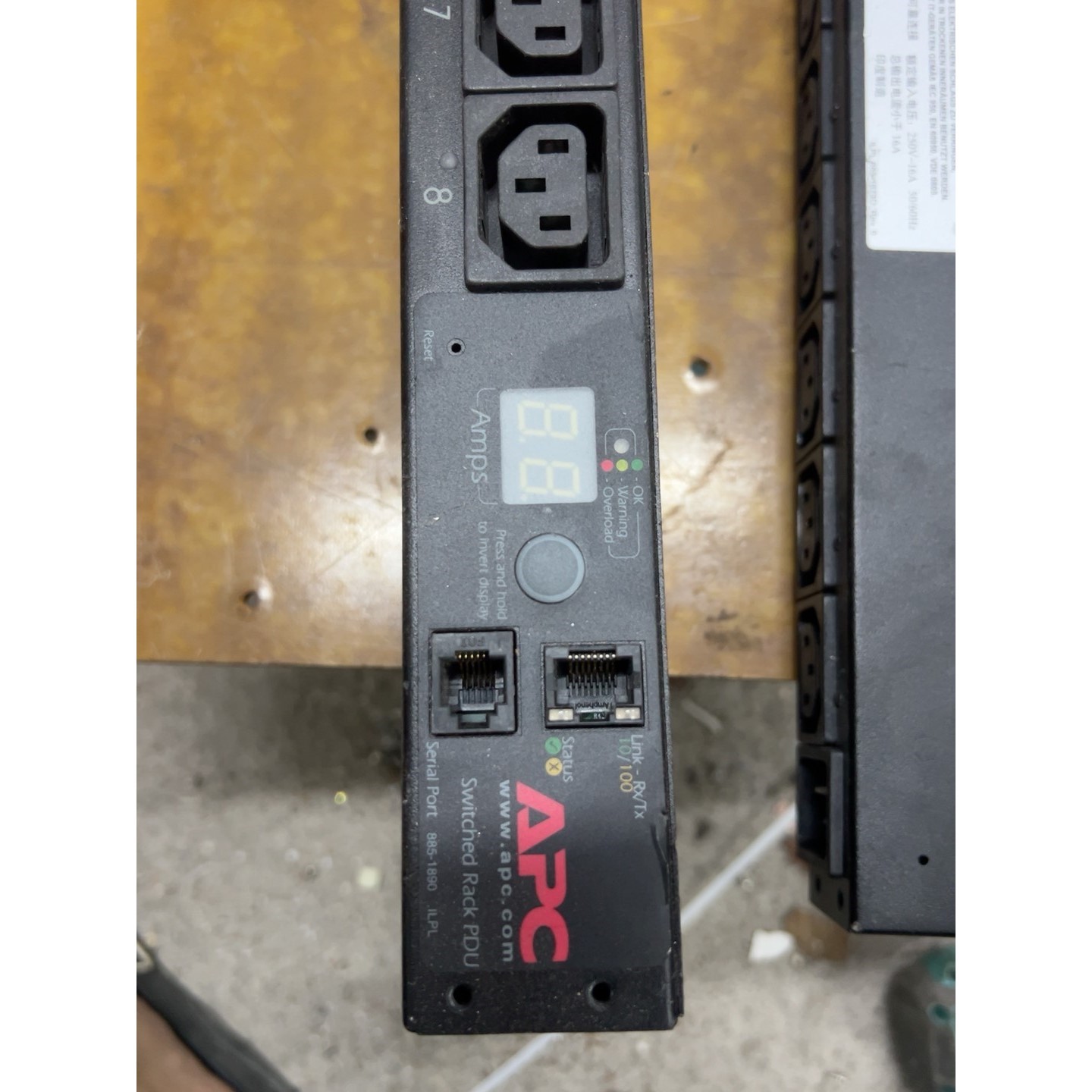 AP7921 8口机柜PDU,带网络管理口,支持远程议价产品