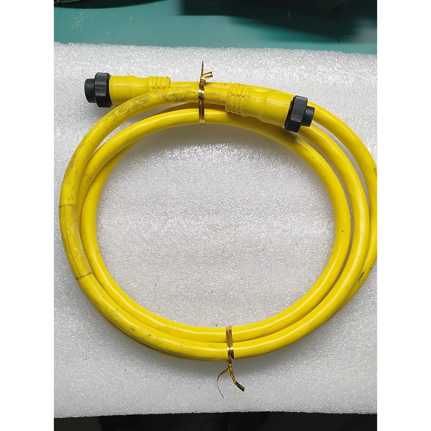 AB工业连接线889N-F4AFNU-6F,黄色线身,带黑色议价产品