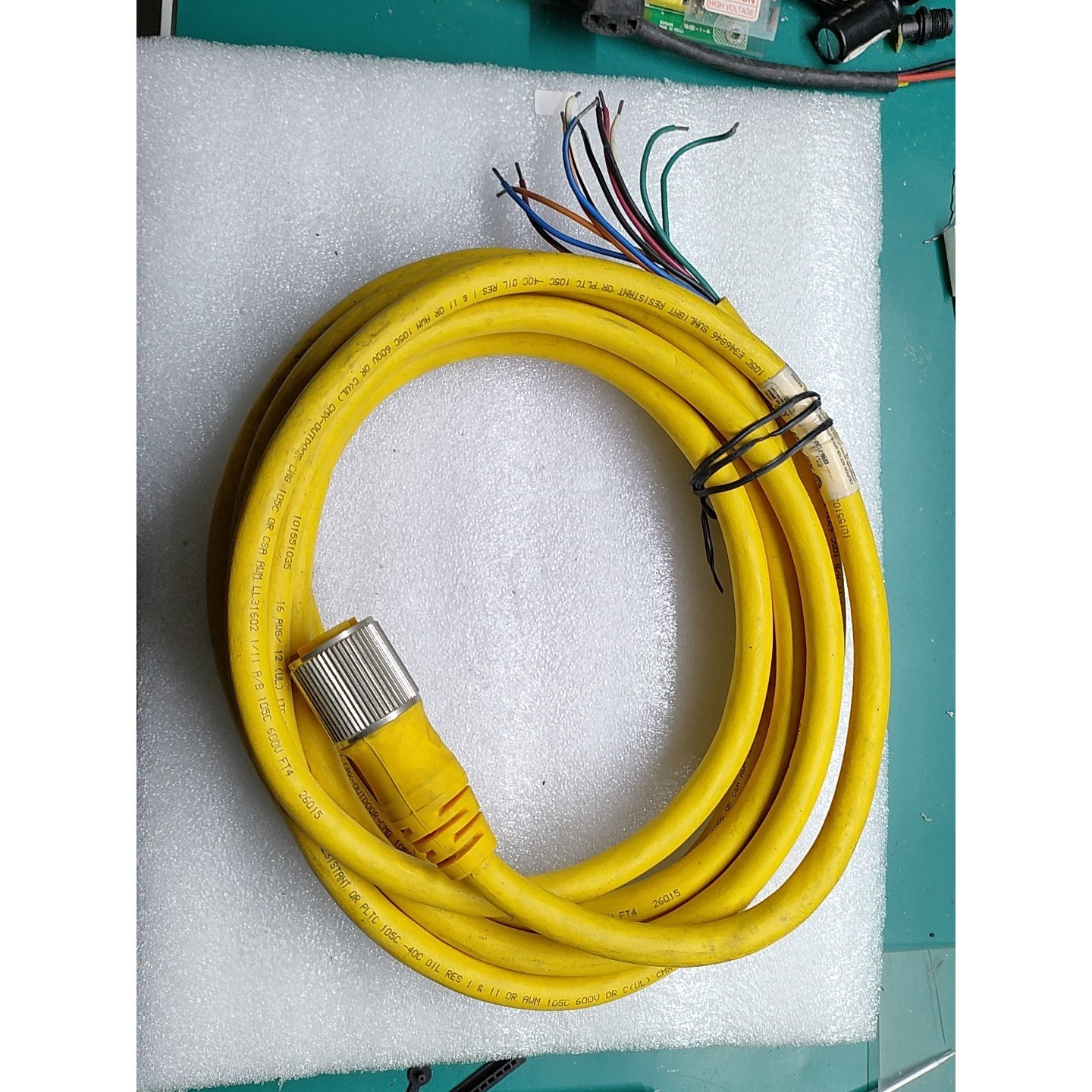 AB工业级连接线,型号889N-F12AF-5,黄色线身,带议价产品