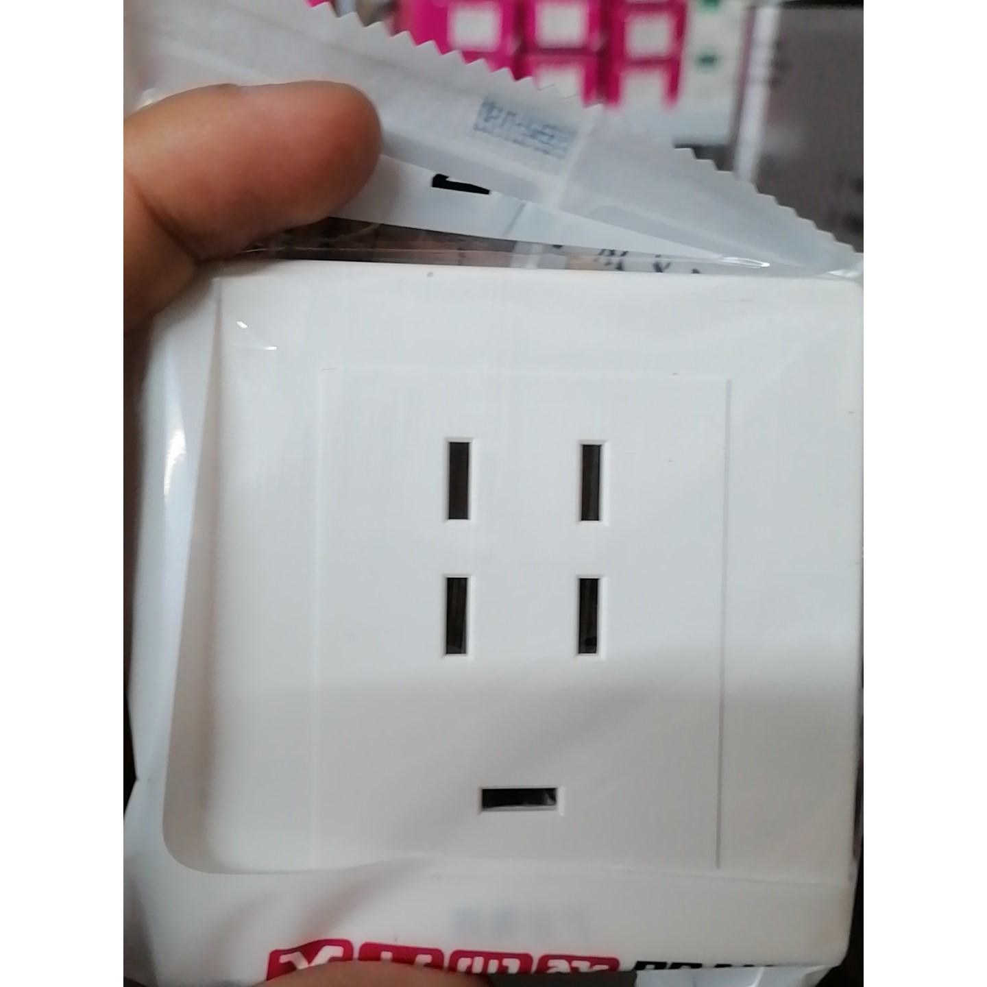 16A五孔插座,全新,10只/盒,100只/箱.适合家议价产品